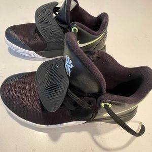 Black Kyrie’s 13.0C basketball shoe